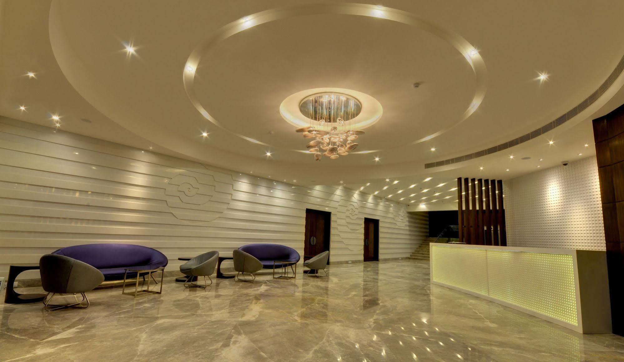 Hotel Platinum Rajkot Buitenkant foto