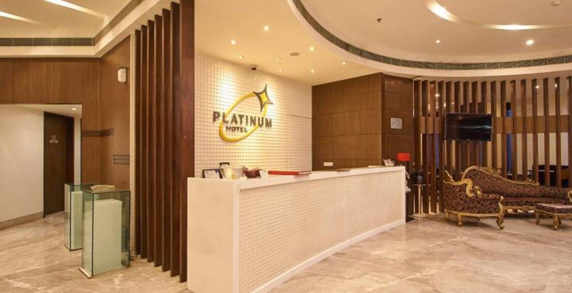 Hotel Platinum Rajkot Buitenkant foto