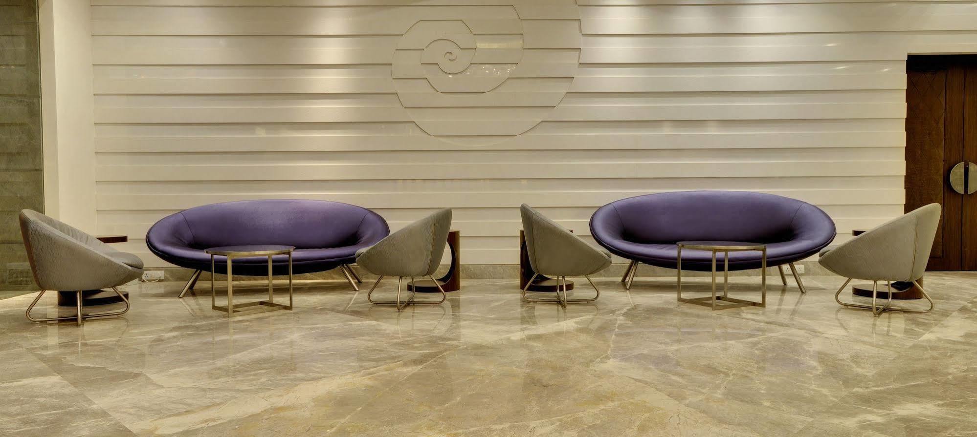 Hotel Platinum Rajkot Buitenkant foto