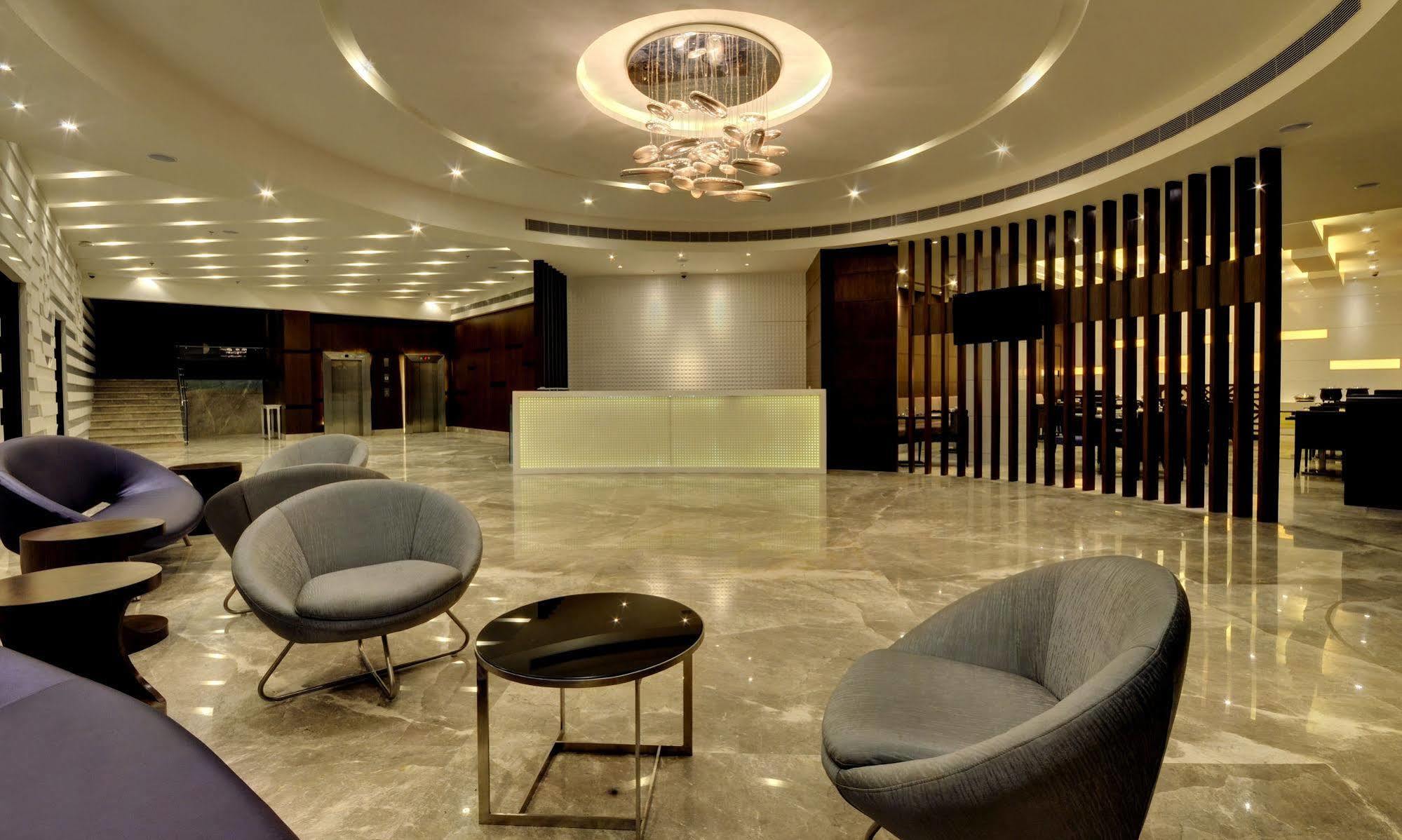 Hotel Platinum Rajkot Buitenkant foto