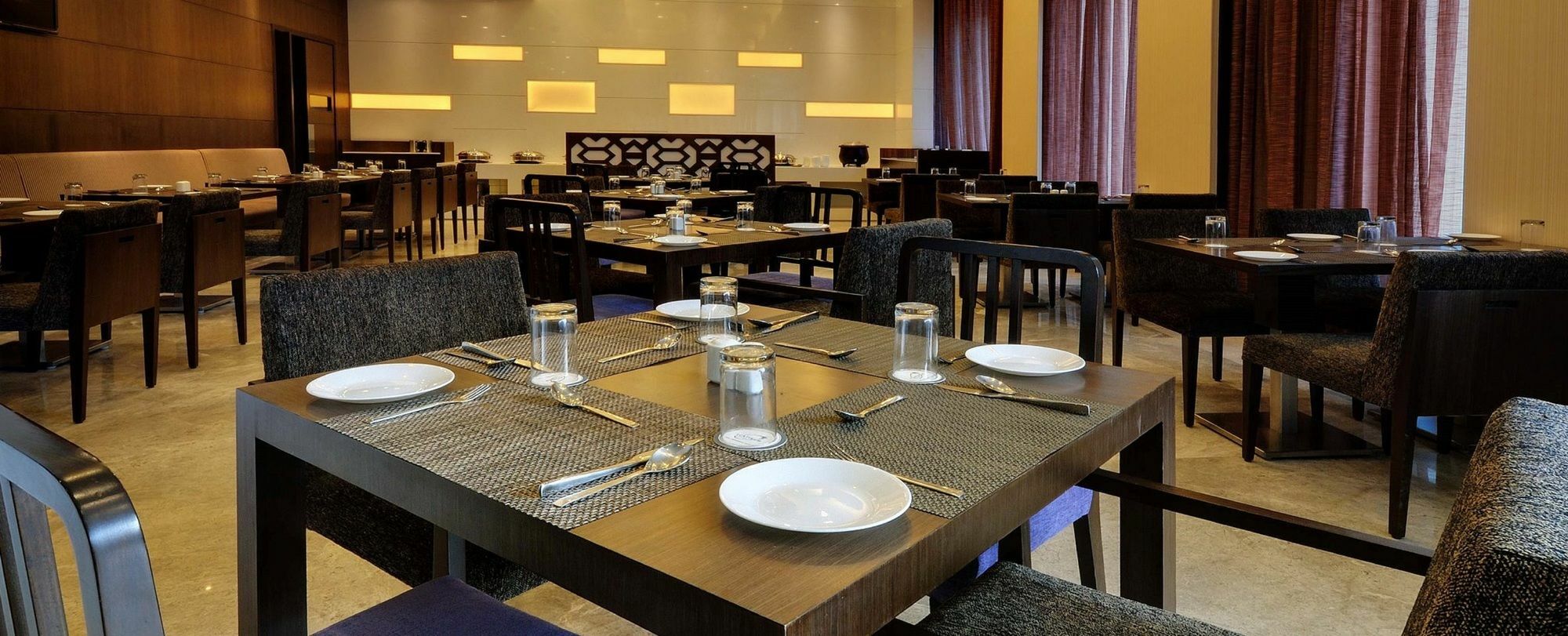 Hotel Platinum Rajkot Buitenkant foto