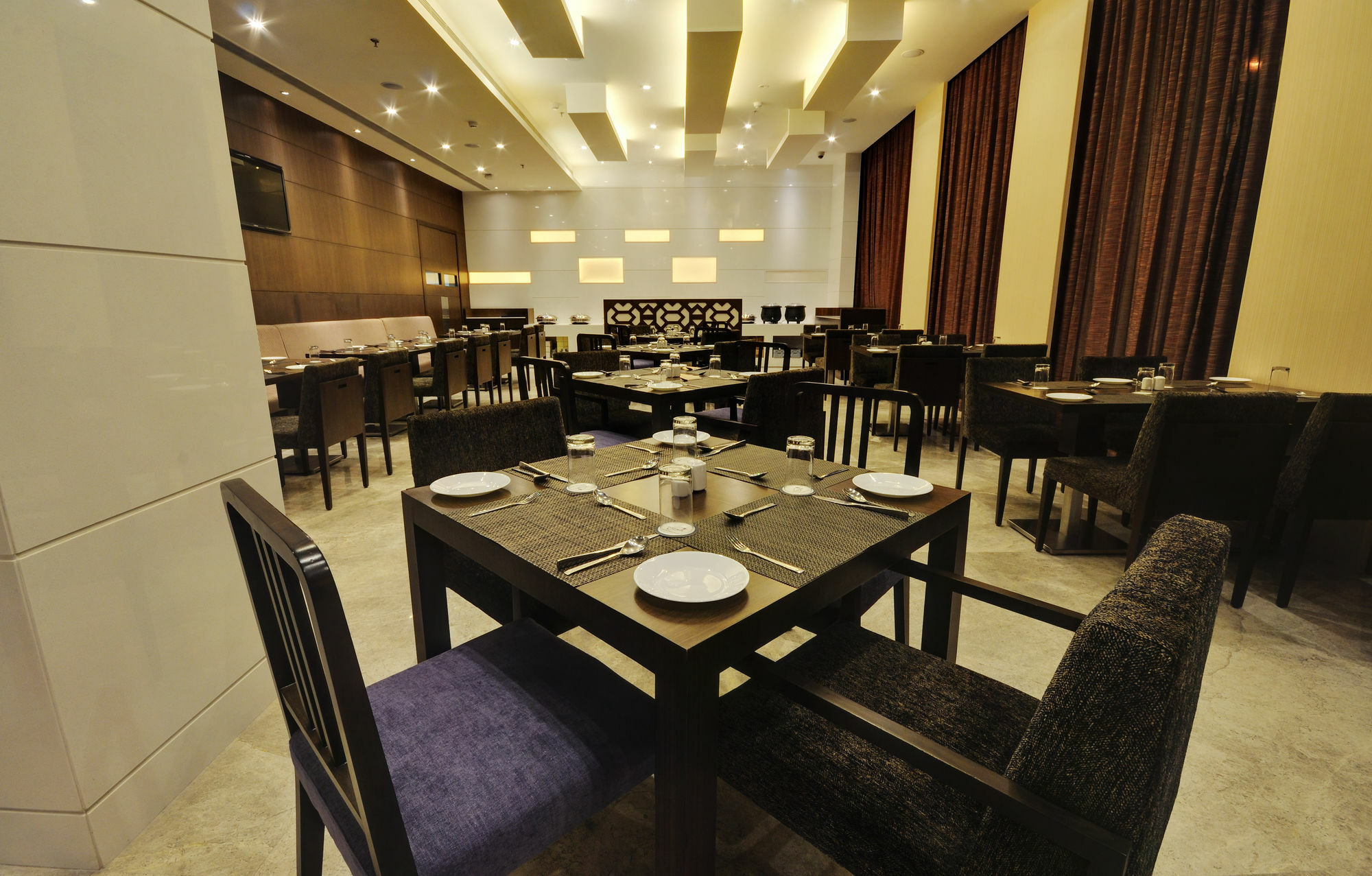 Hotel Platinum Rajkot Buitenkant foto