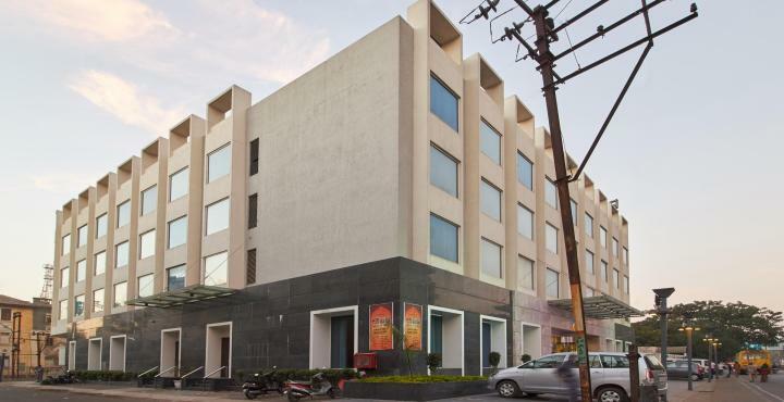 Hotel Platinum Rajkot Buitenkant foto