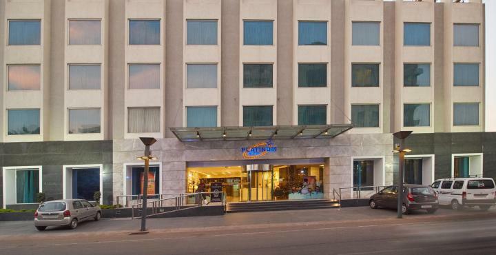 Hotel Platinum Rajkot Buitenkant foto
