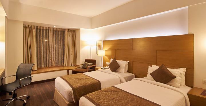 Hotel Platinum Rajkot Buitenkant foto
