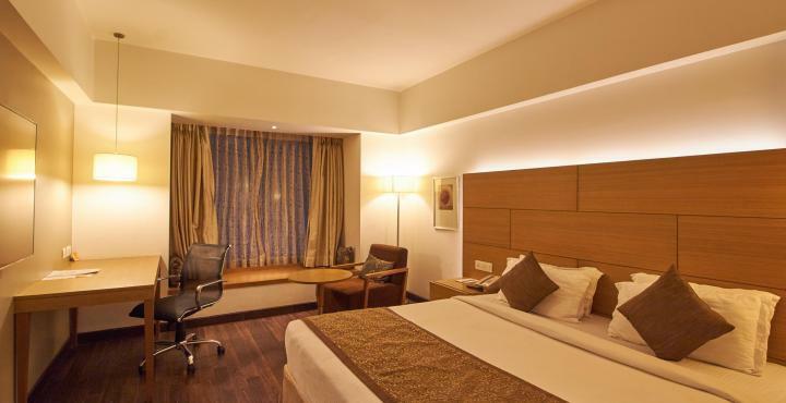Hotel Platinum Rajkot Buitenkant foto