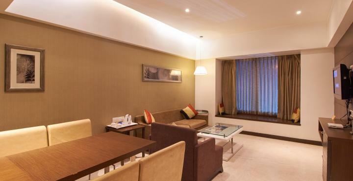 Hotel Platinum Rajkot Buitenkant foto